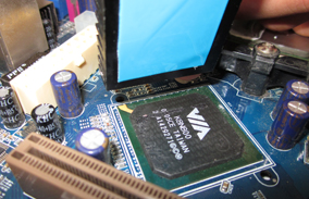 為什么散熱硅膠片的表面會有氣泡？